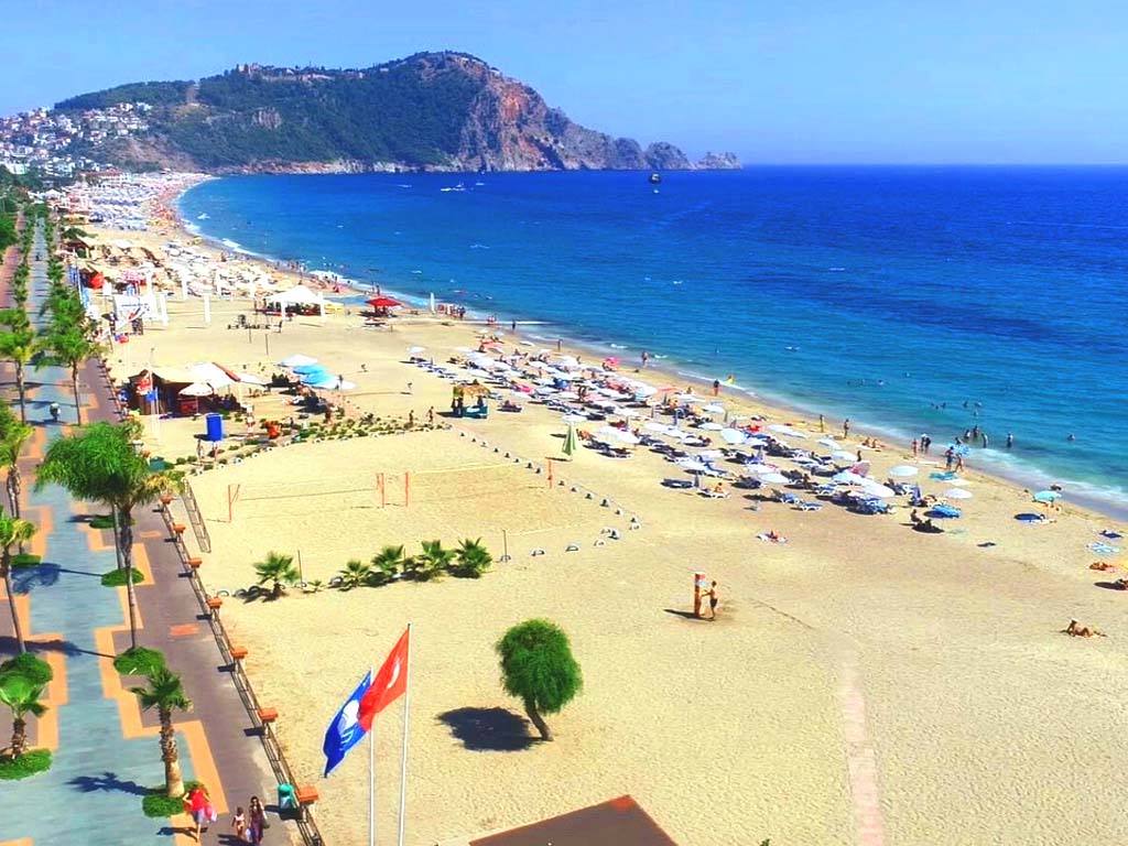 Alanya Kleopatra Plajı, Tarihi Bir Efsanenin İzinde Deniz ve Güneş Keyfi
